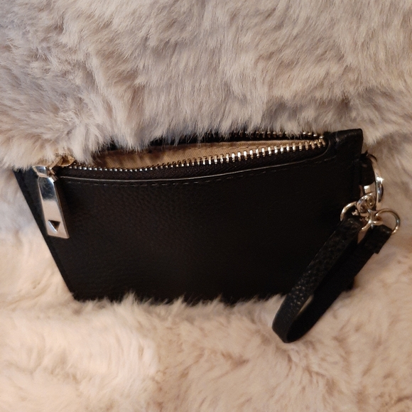 Guess wristlet - Picture 2 of 6